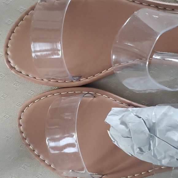 Wells Sliders clear see through color 6.5 new in box - Picture 2 of 4